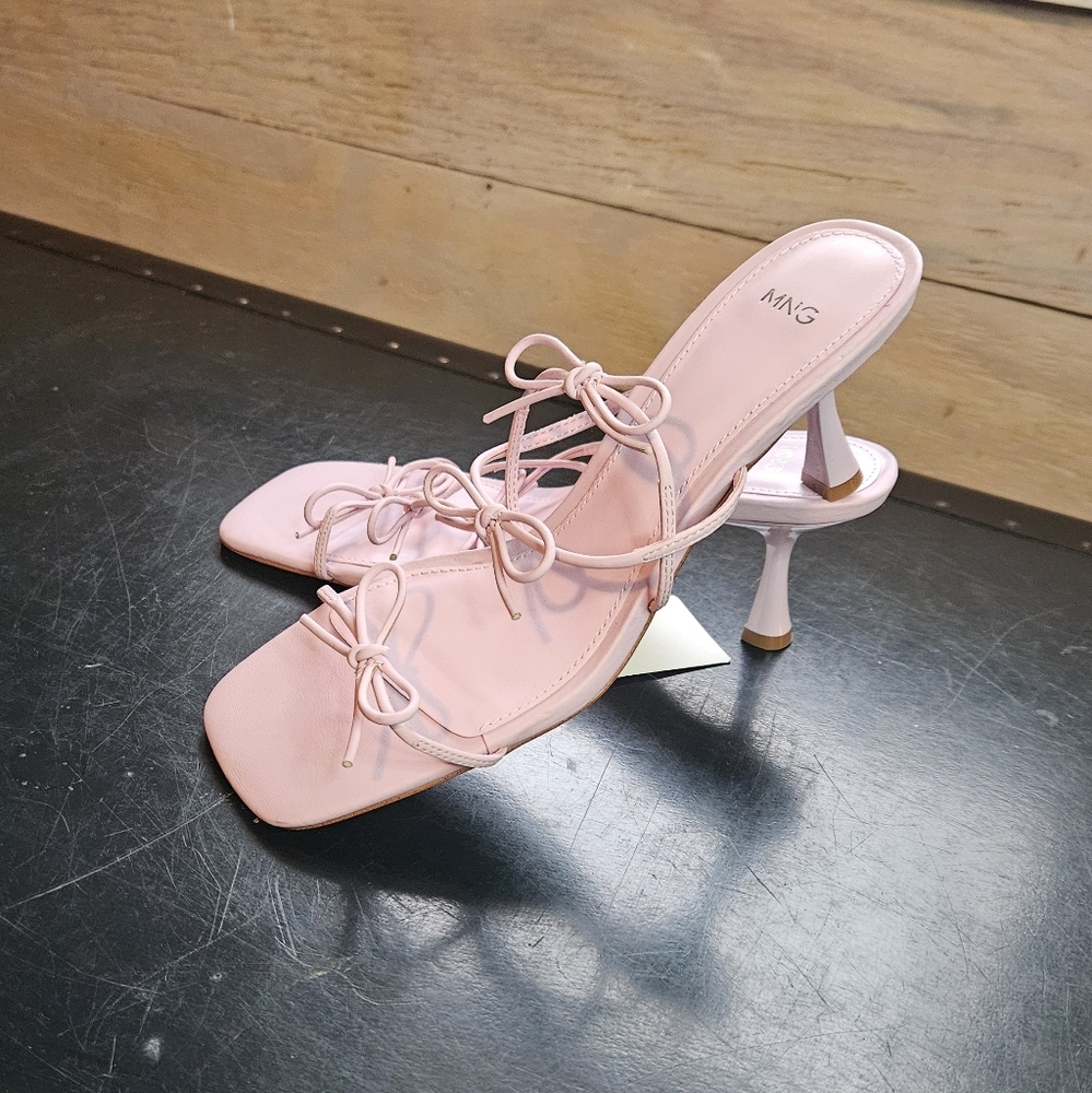 Bow kitten heel leather pastel pink strappy sandal mango